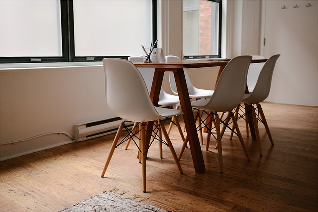 mid century modern chairs, minimalist living